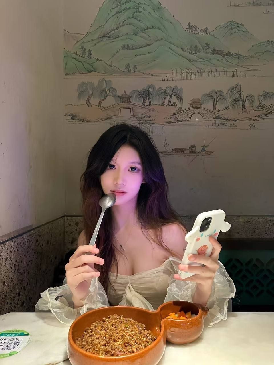 大长腿极品女大被金主包养，深喉口交后入到高潮