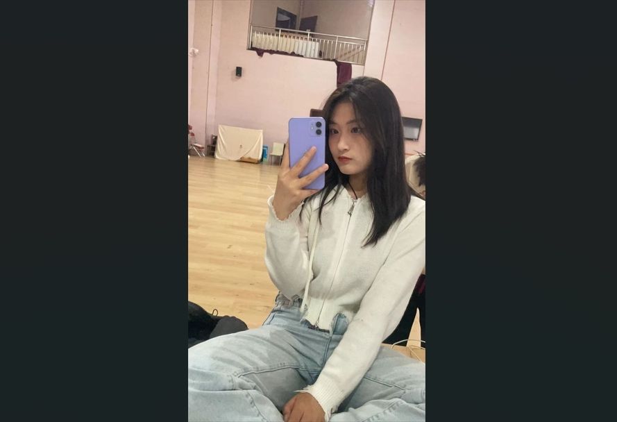 这位巨乳女友的奶子直接给到夯，这种奶子吊到嘴边狗都得嗦两口，关键屁股还超级大，极品身材