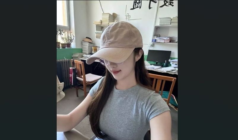 极品人妻少妇蒋聘婷还是个老师，平日一副高冷的样子回到家就发骚勾引老公操自己