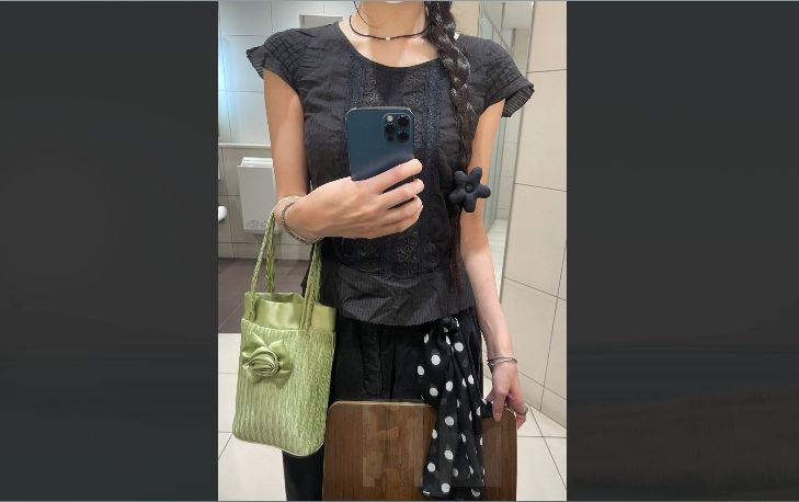 上海情侣真实反差，骚女友双马尾母狗全自动扭腰，后入猛肏，会玩了