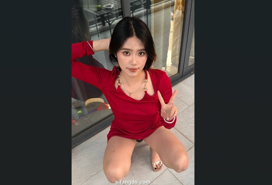 母狗人妻生过孩子了身材还保持这么好，打嘴巴不停的吸允着女上位骑乘