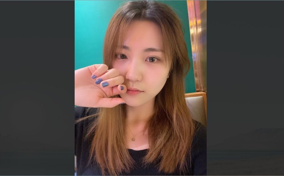 富二代保养的气质女大学生跪地上像母狗一样舔j8