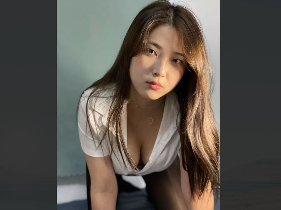 女大学生在酒店被金主调教口交完美露脸无套爆操蜜桃臀