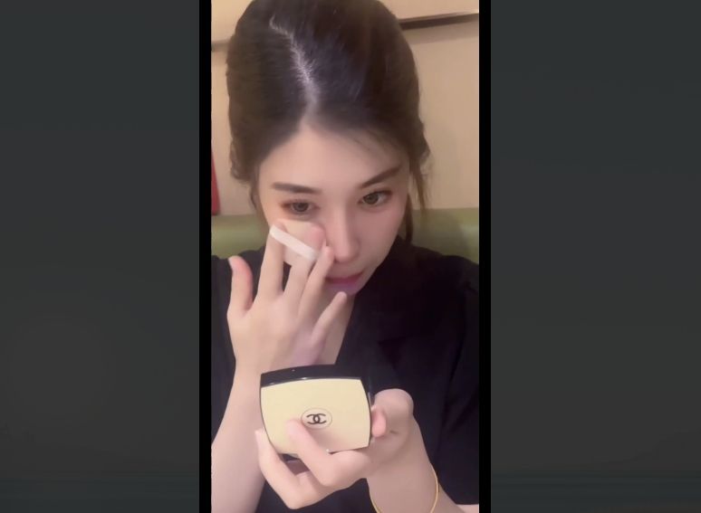 极品少妇和离婚后放飞自我到处男主，网上贩卖自拍性爱视频